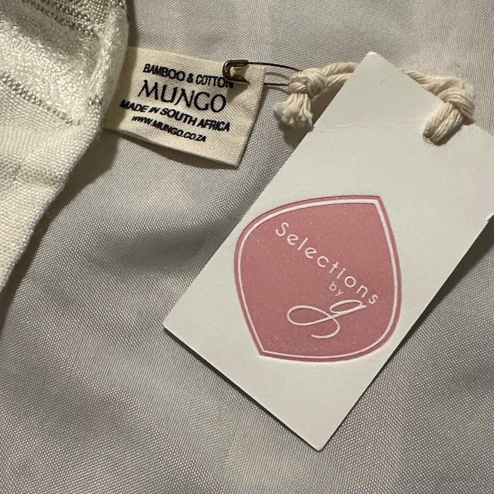 NWT Mungo (South Africa) Bamboo & Cotton Wrap - Picture 2 of 5